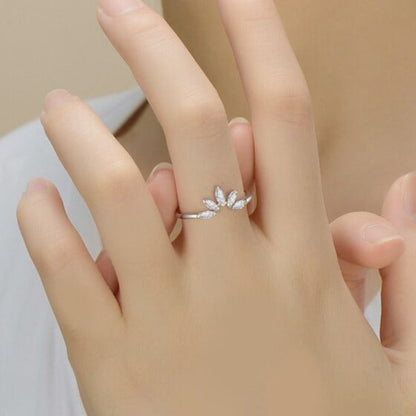 Elegant 925 Sterling Silver Crown Leaves Ring with Zirconia Sparkle