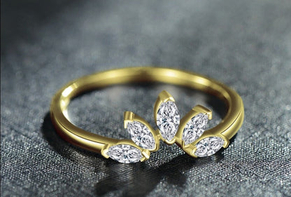 Elegant 925 Sterling Silver Crown Leaves Ring with Zirconia Sparkle
