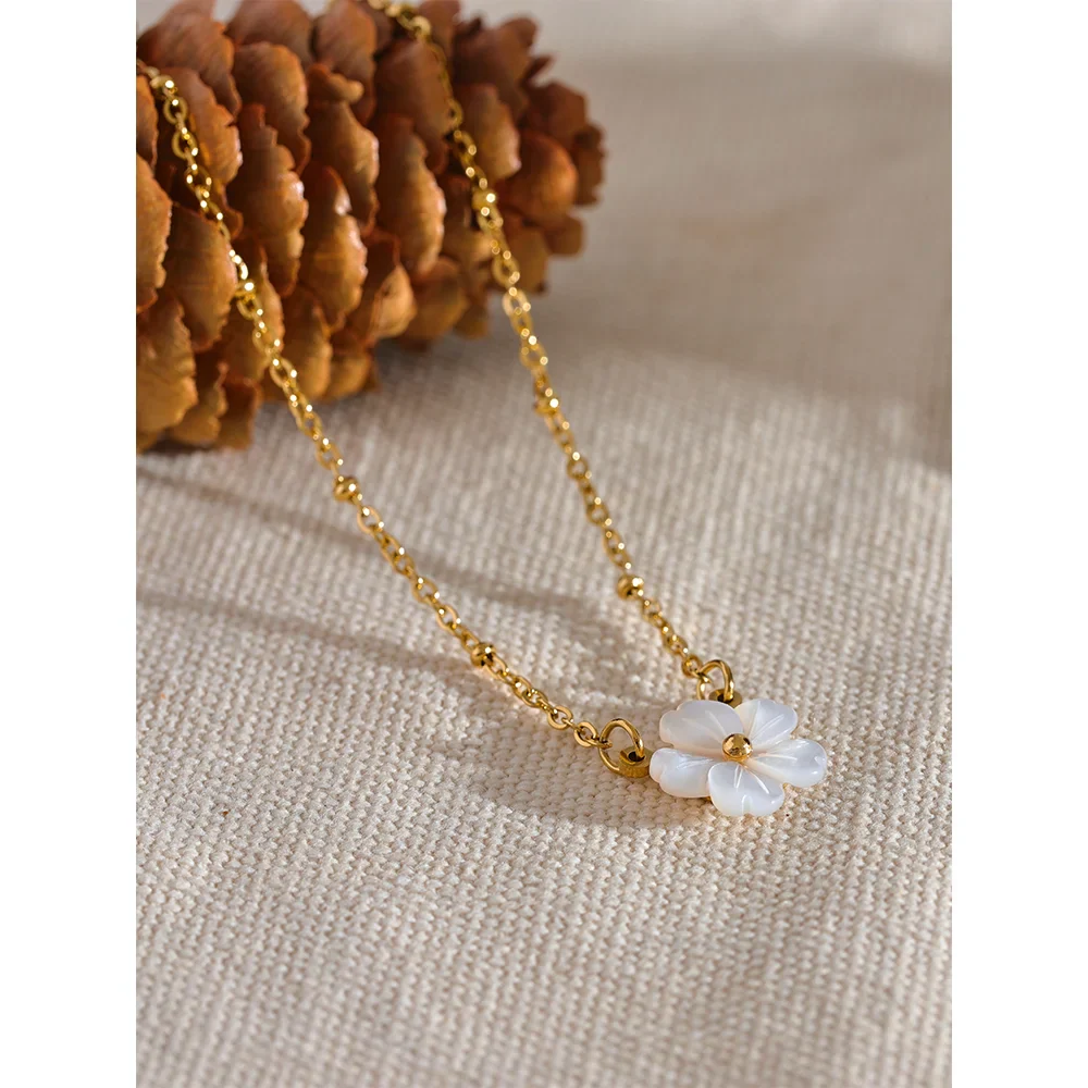 18k Gold-Plated White Delicate Flower Necklace