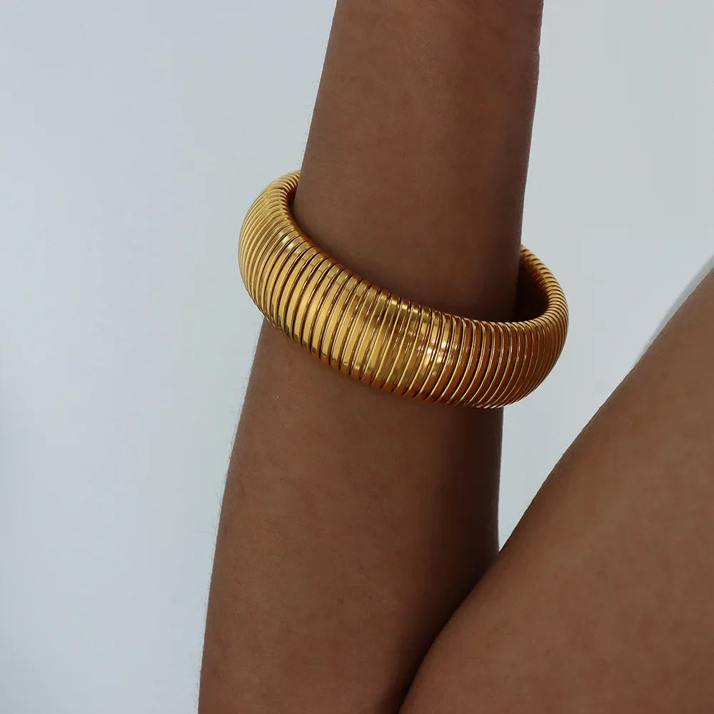 Adjustable Minimalist Bangle – 18k Gold-Plated