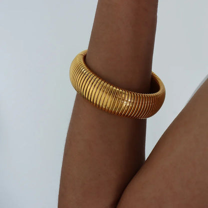 Adjustable Minimalist Bangle – 18k Gold-Plated