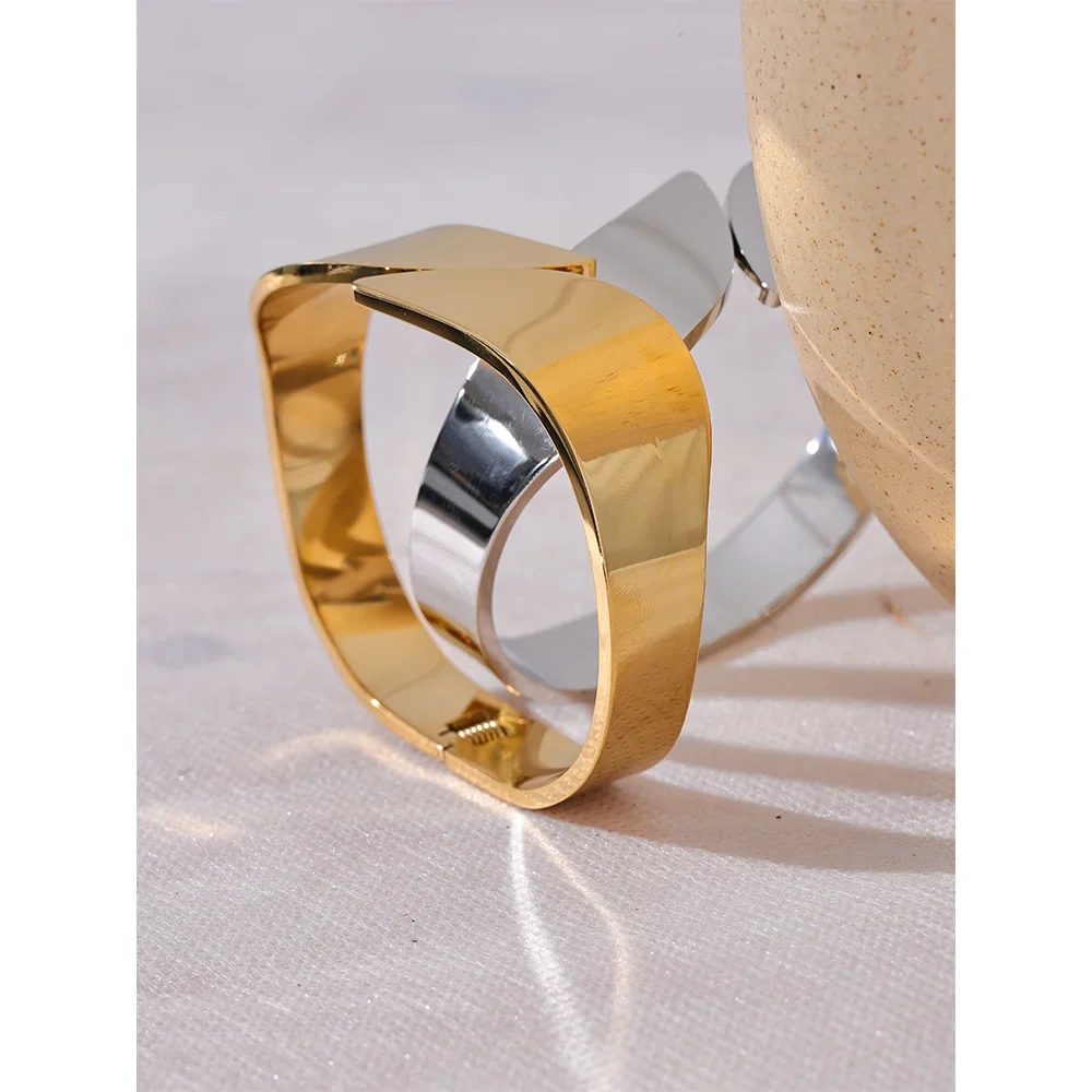 Organic Geometric Bangle in 18k Gold Plating