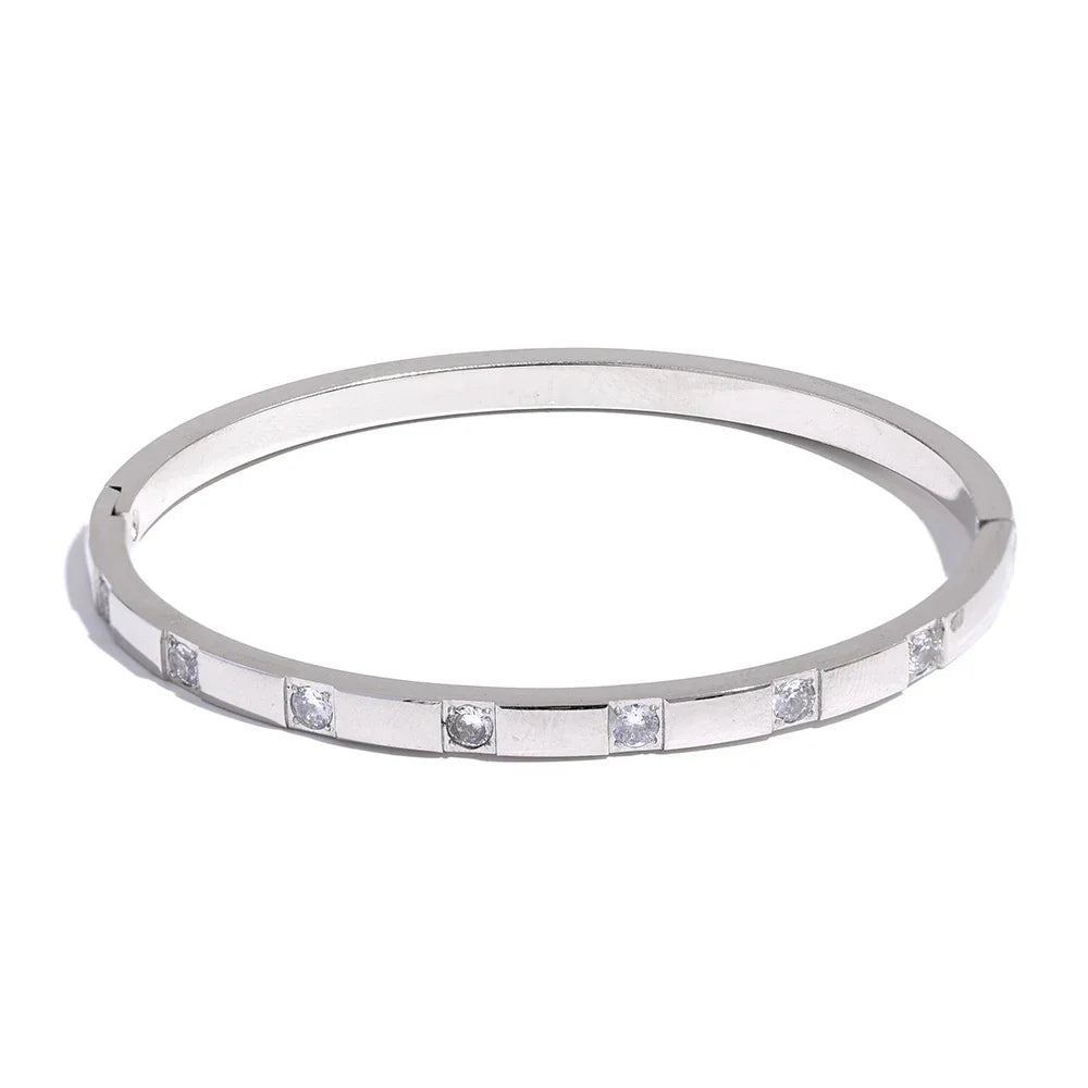 Minimalist Zirconia-Set Bangle – 18k Gold-Plated