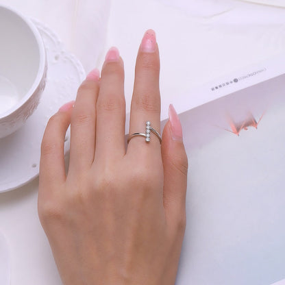 925 Sterling Silver Line Class Ring with Cubic Zirconia