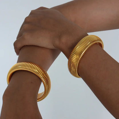 Adjustable Minimalist Bangle – 18k Gold-Plated