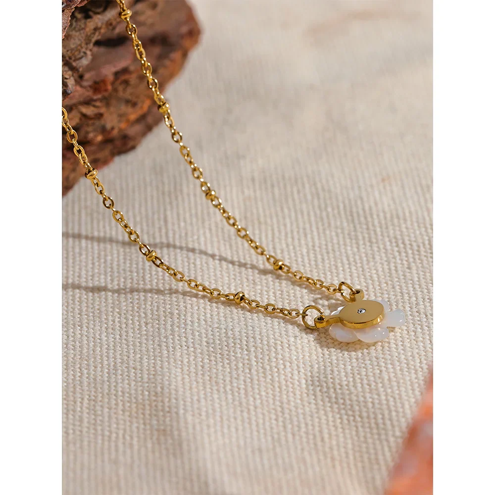 18k Gold-Plated White Delicate Flower Necklace