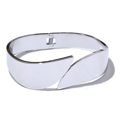 Organic Geometric Bangle in 18k Gold Plating
