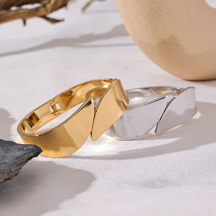Organic Geometric Bangle in 18k Gold Plating