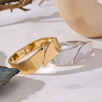 Organic Geometric Bangle in 18k Gold Plating