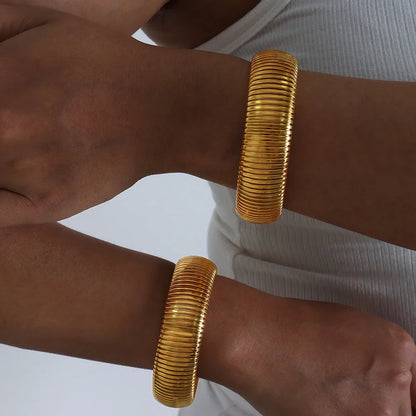 Adjustable Minimalist Bangle – 18k Gold-Plated
